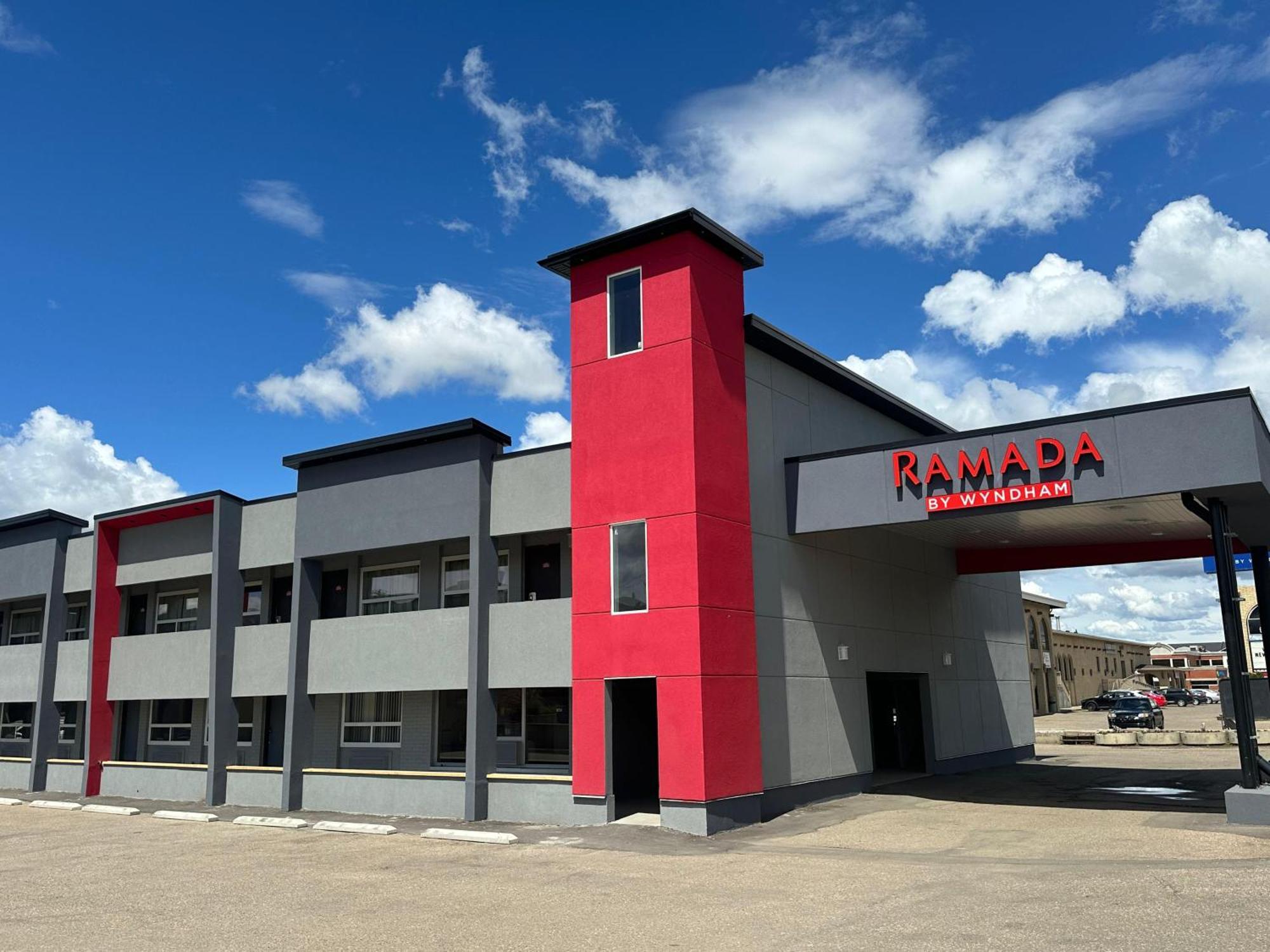 Ramada By Wyndham Medicine Hat Exterior foto
